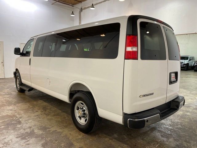 2025 Chevrolet Express 3500 LT Passenger