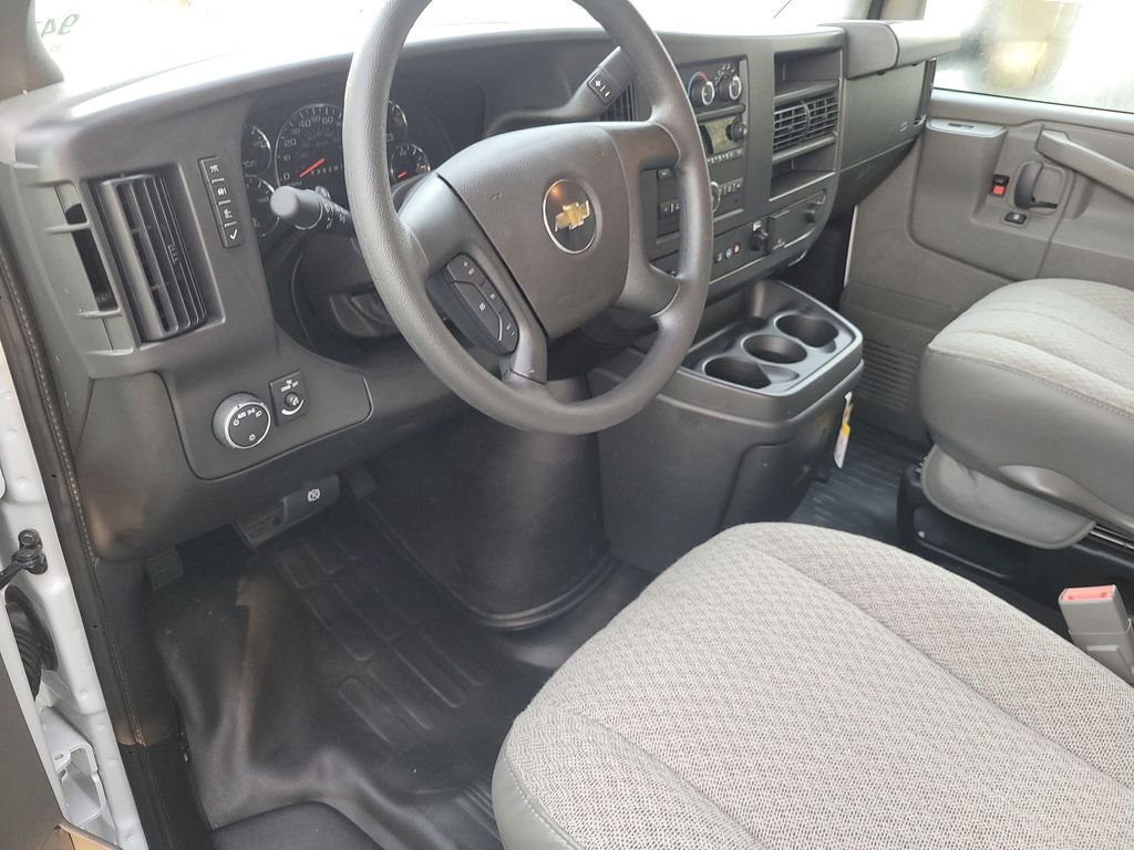 2025 Chevrolet Express 3500 Work Van