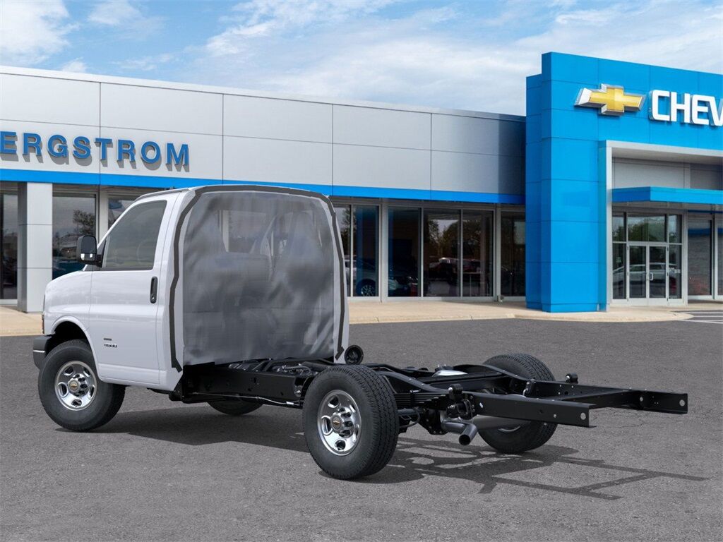 2025 Chevrolet Express 3500 Work Van Green Bay WI