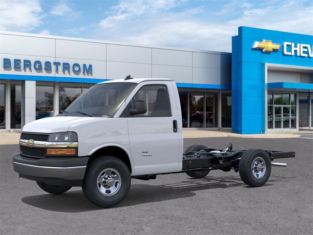 2025 Chevrolet Express 3500 Work Van Green Bay WI