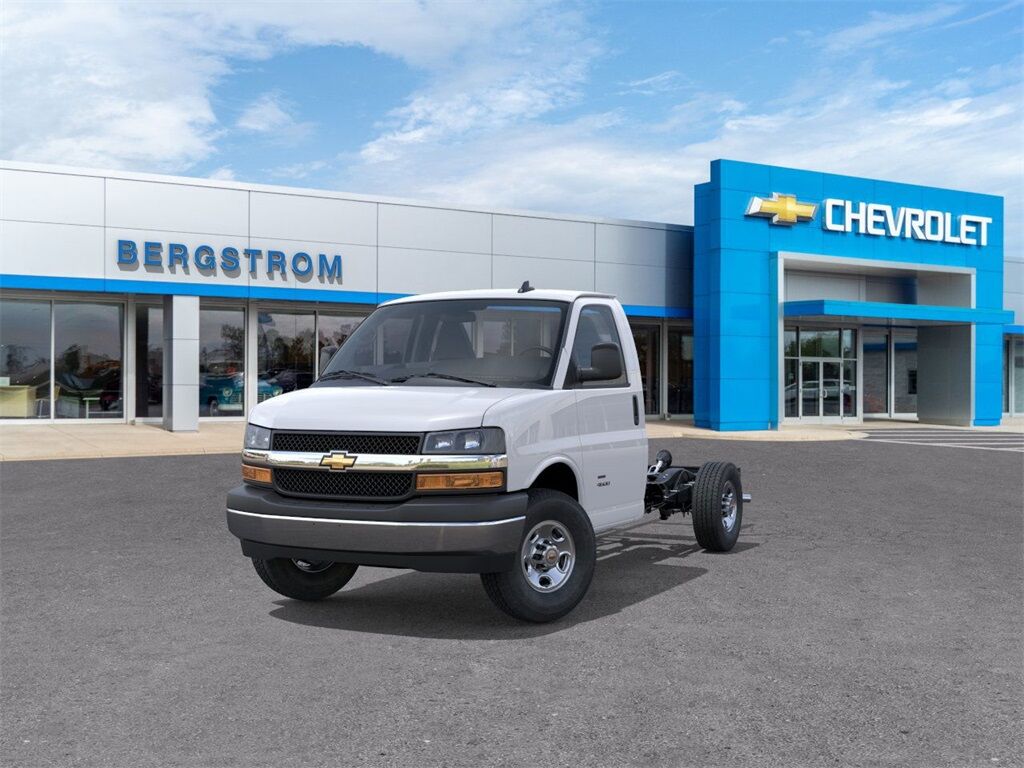 2025 Chevrolet Express 3500 Work Van Green Bay WI