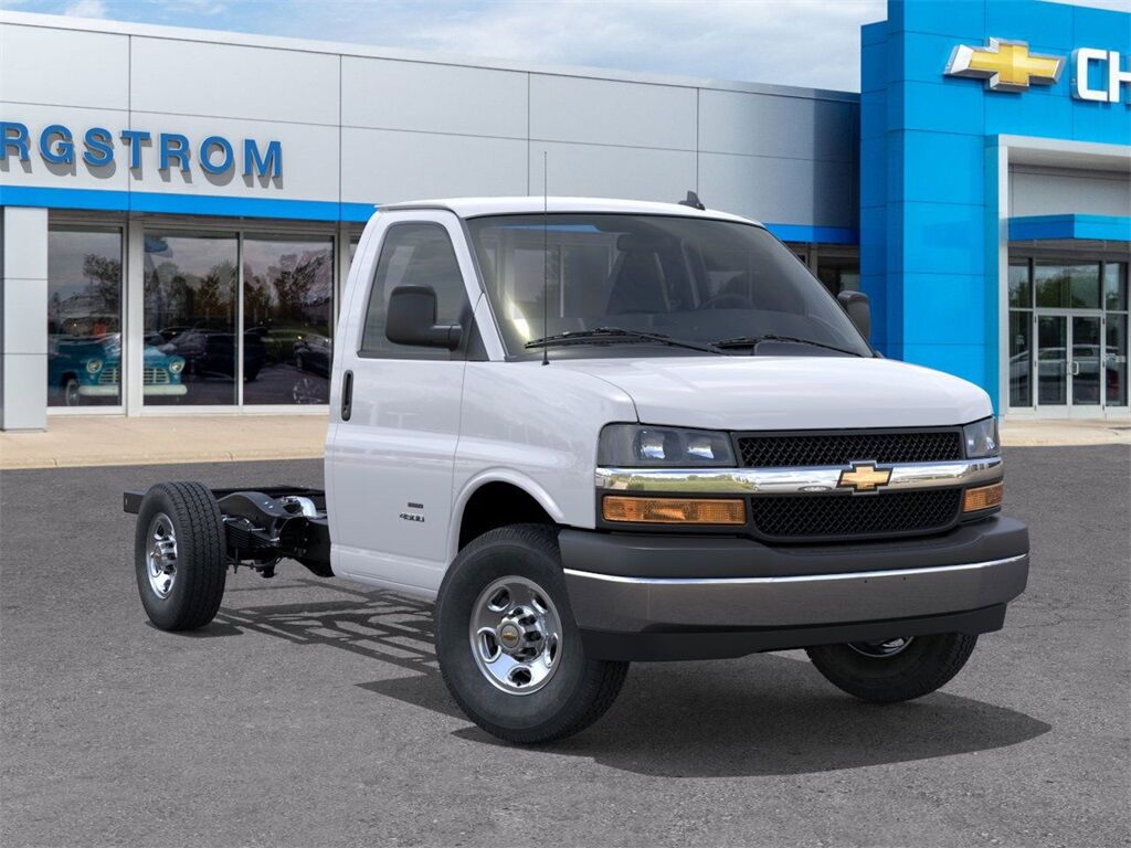 2025 Chevrolet Express 3500 Work Van Green Bay WI