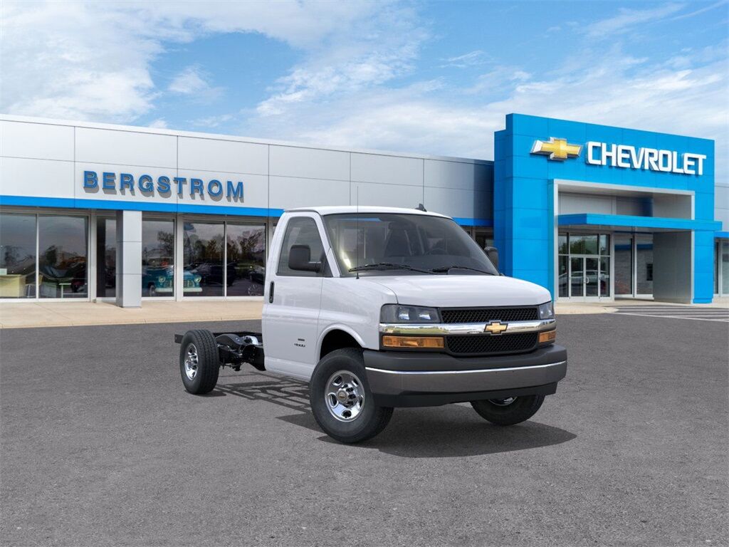 2025 Chevrolet Express 3500 Work Van Green Bay WI