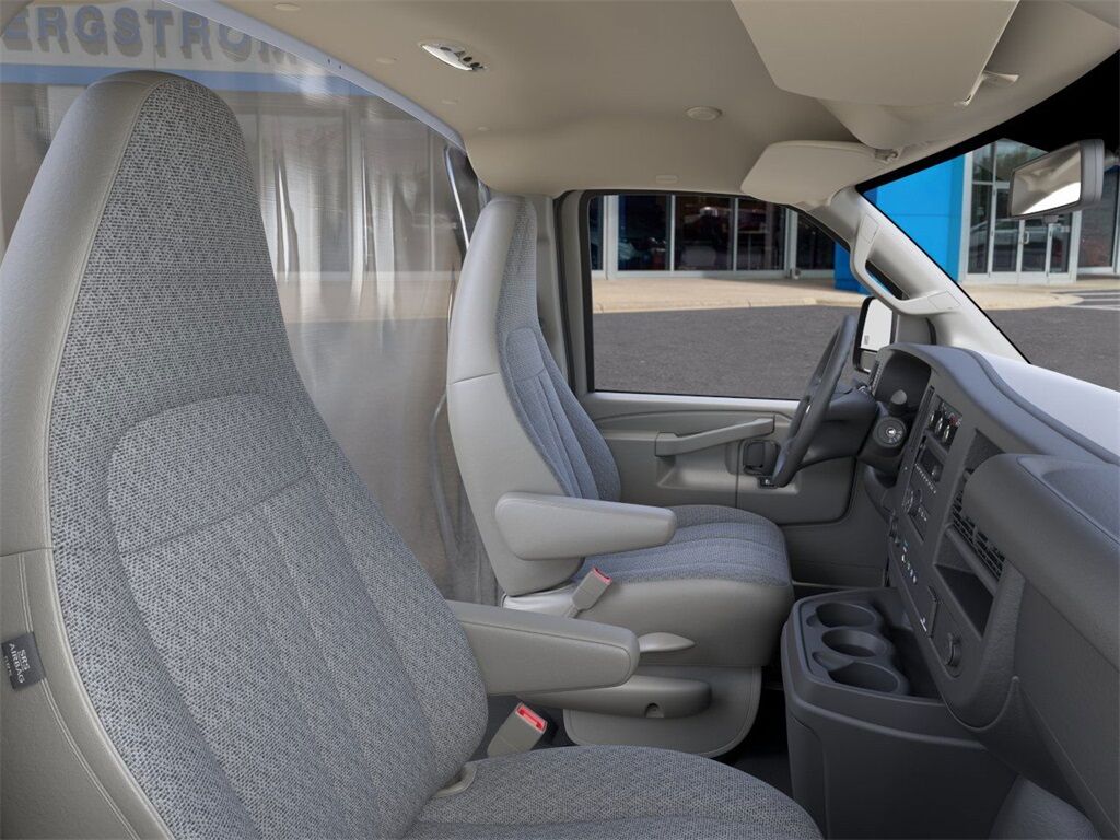 2025 Chevrolet Express 3500 Work Van Green Bay WI