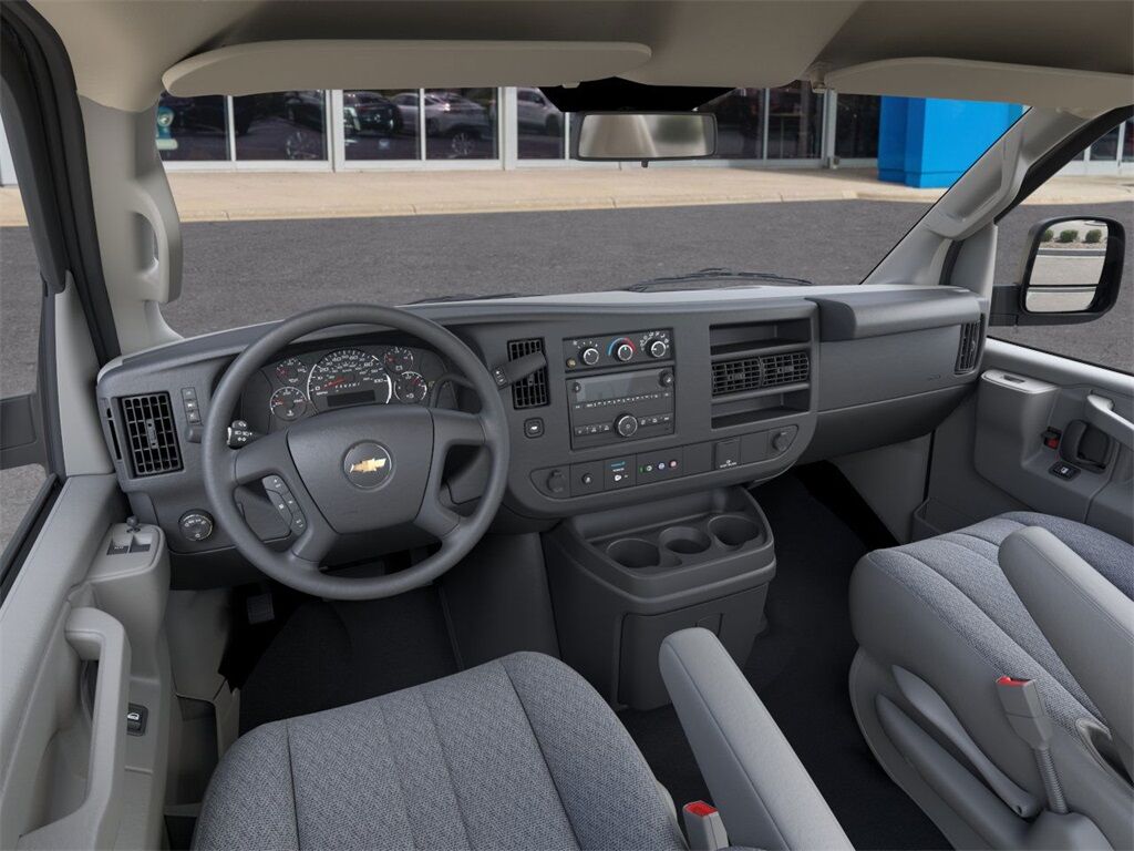 2025 Chevrolet Express 3500 Work Van Green Bay WI