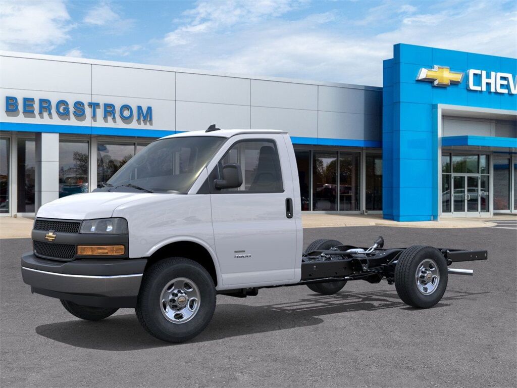 2025 Chevrolet Express 3500 Work Van Green Bay WI