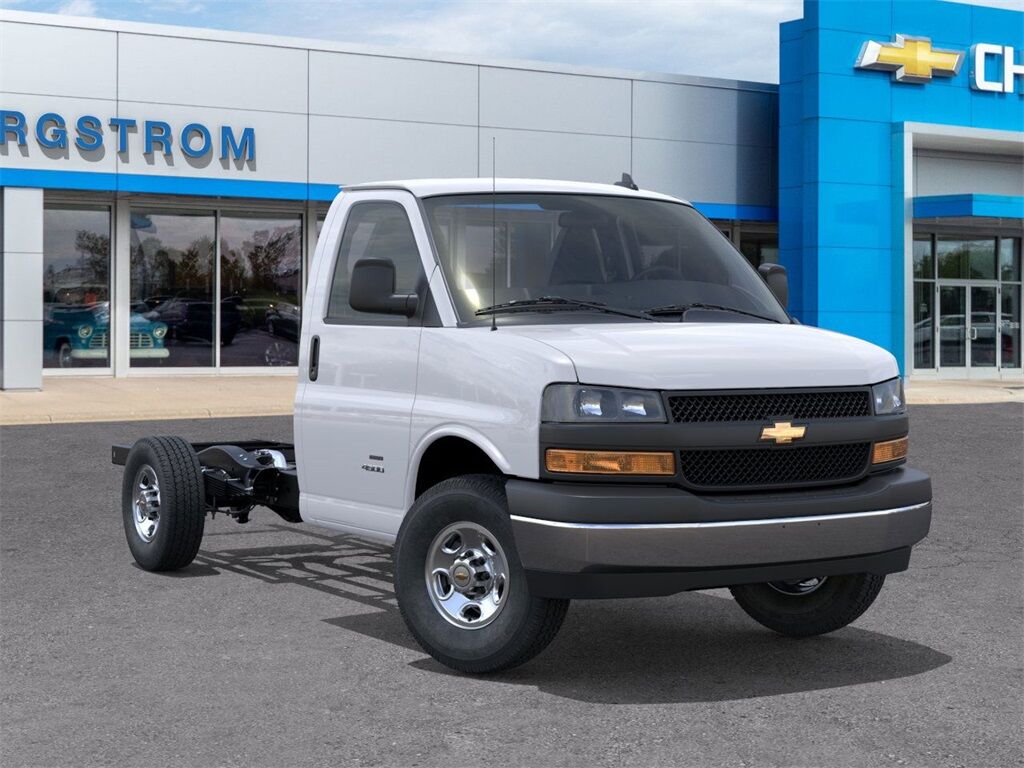 2025 Chevrolet Express 3500 Work Van Green Bay WI