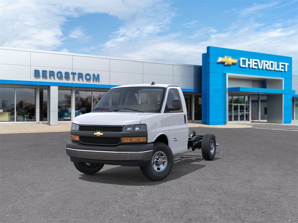 2025 Chevrolet Express 3500 Work Van Green Bay WI