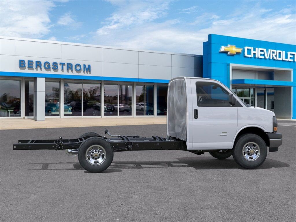 2025 Chevrolet Express 3500 Work Van Green Bay WI