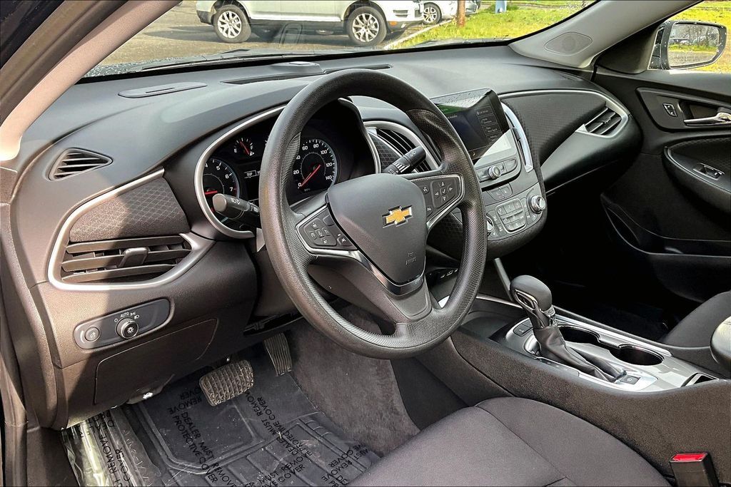 2025 Chevrolet Malibu LT OR