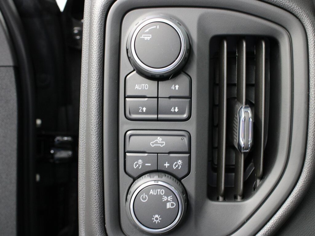 2025 Chevrolet Silverado 1500 4x4 Crew Cab Custom Trail Boss Fond du Lac WI