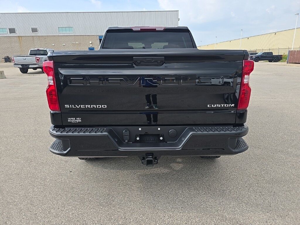 2025 Chevrolet Silverado 1500 4x4 Crew Cab Custom Trail Boss Fond du Lac WI