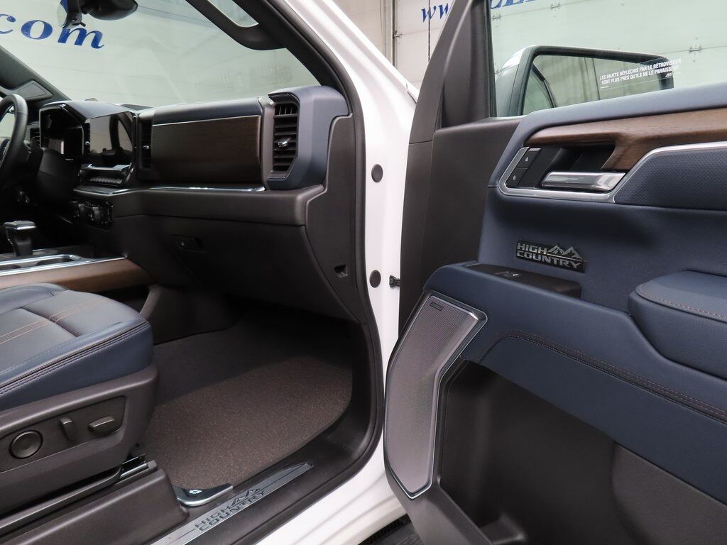 2025 Chevrolet Silverado 1500 4x4 Crew Cab High Country Fond du Lac WI