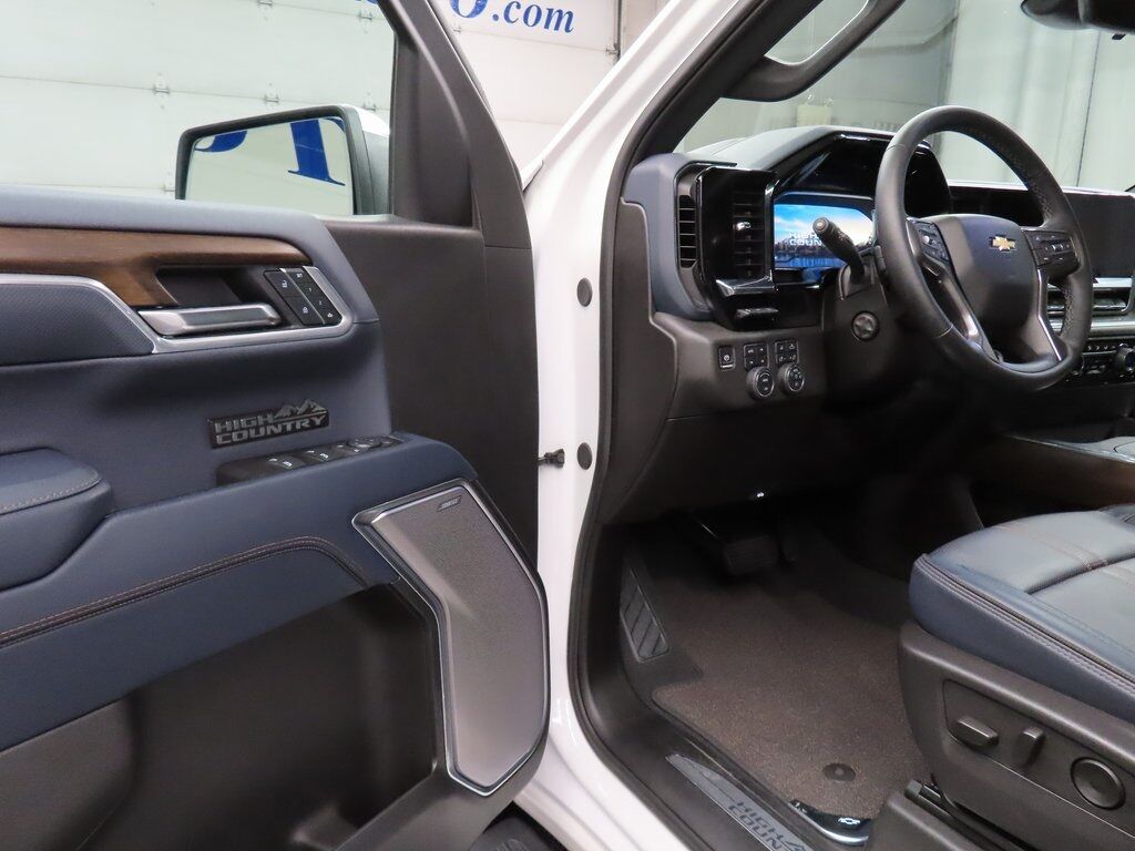 2025 Chevrolet Silverado 1500 4x4 Crew Cab High Country Fond du Lac WI