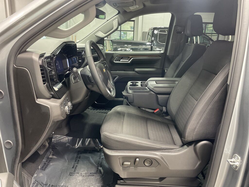 2025 Chevrolet Silverado 1500 4x4 Crew Cab LT Minocqua WI