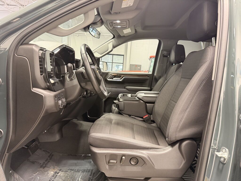 2025 Chevrolet Silverado 1500 4x4 Crew Cab LT Minocqua WI