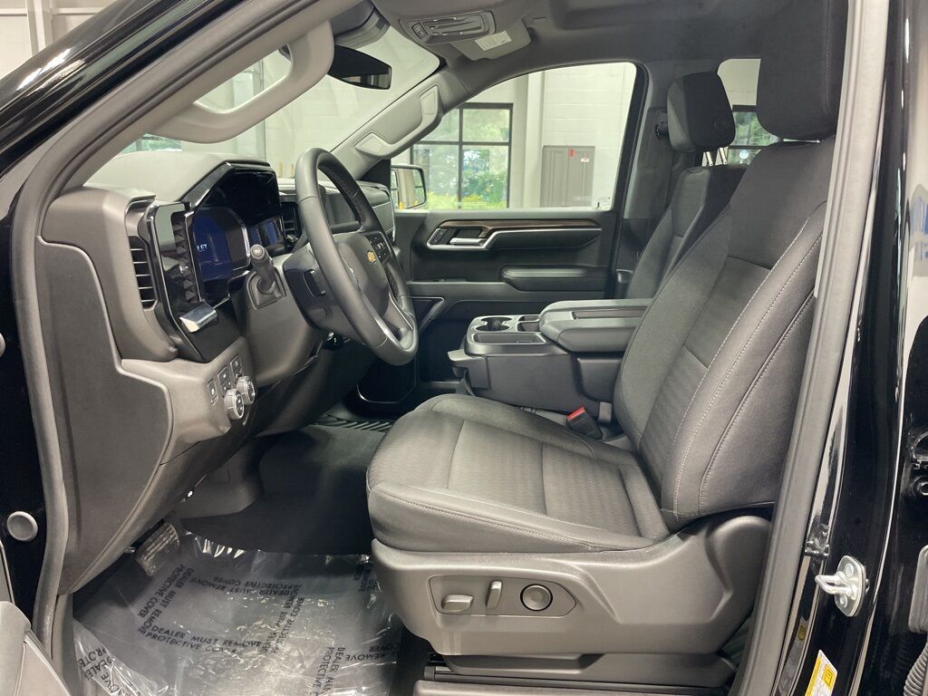 2025 Chevrolet Silverado 1500 4x4 Crew Cab LT Minocqua WI