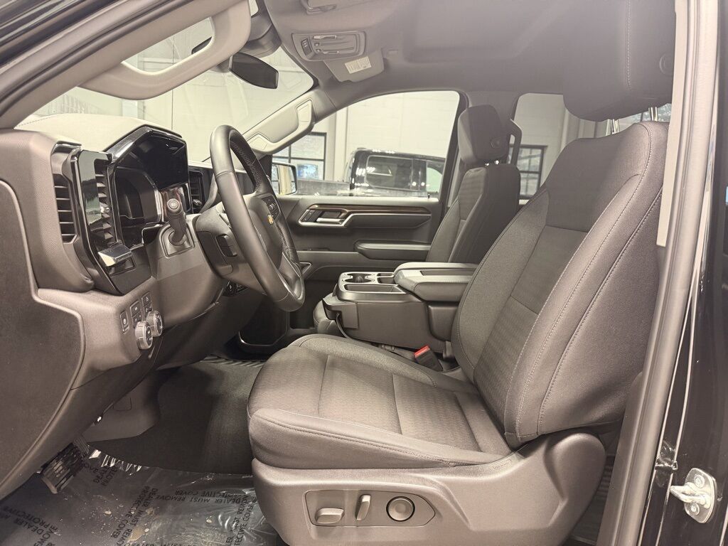 2025 Chevrolet Silverado 1500 4x4 Crew Cab LT Minocqua WI