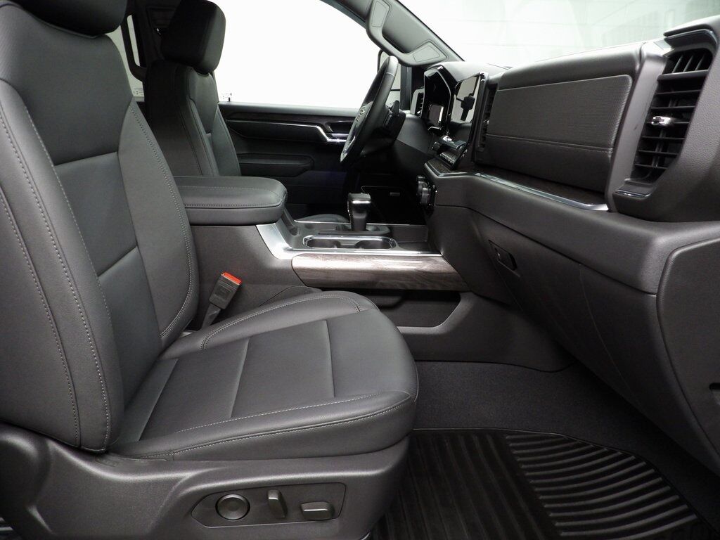 2025 Chevrolet Silverado 1500 4x4 Crew Cab LTZ Fond du Lac WI
