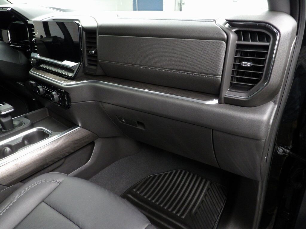 2025 Chevrolet Silverado 1500 4x4 Crew Cab LTZ Fond du Lac WI