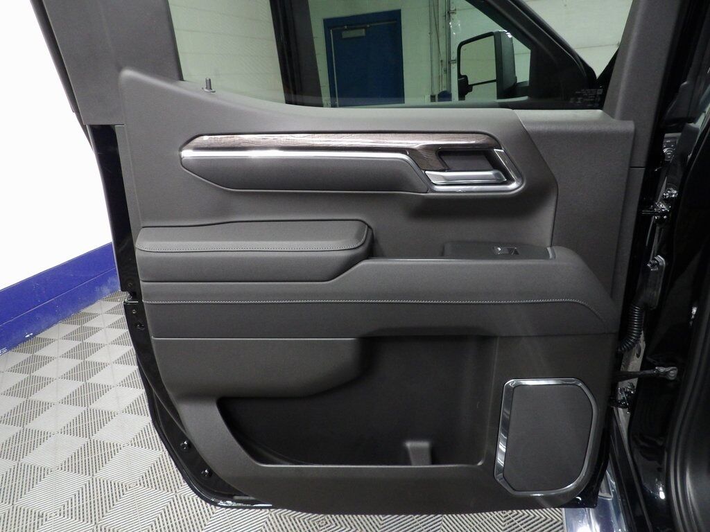2025 Chevrolet Silverado 1500 4x4 Crew Cab LTZ Fond du Lac WI
