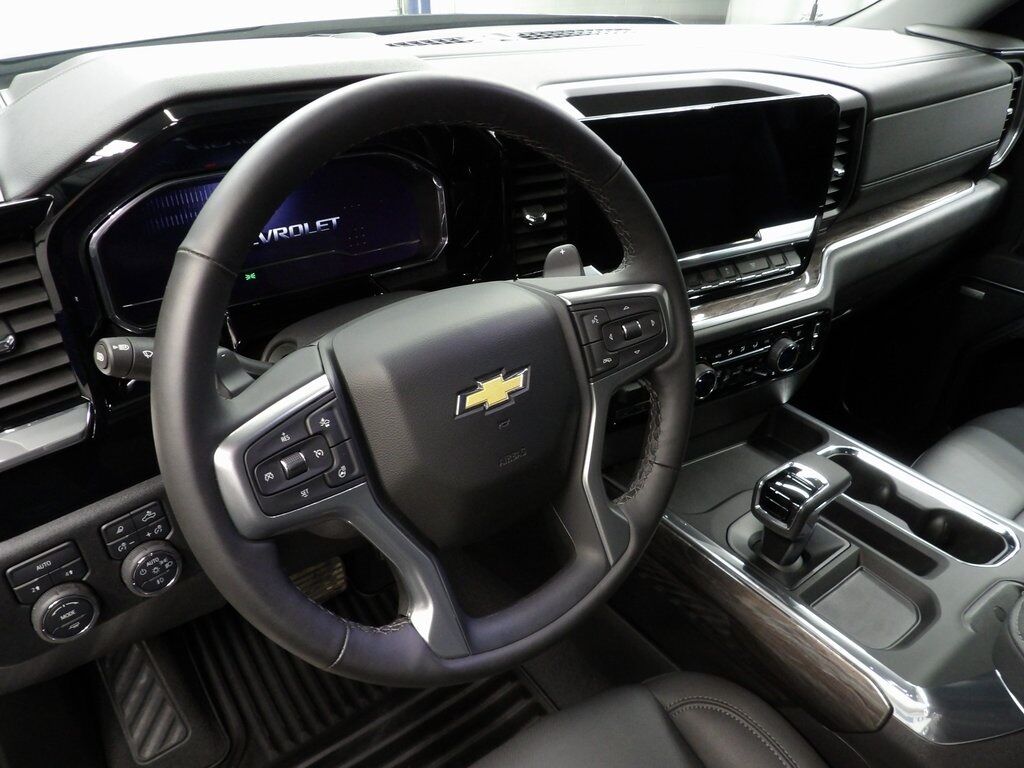 2025 Chevrolet Silverado 1500 4x4 Crew Cab LTZ Fond du Lac WI