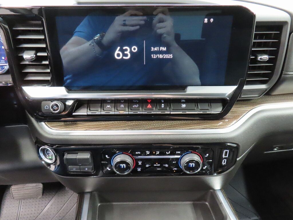 2025 Chevrolet Silverado 1500 4x4 Crew Cab RST Fond du Lac WI