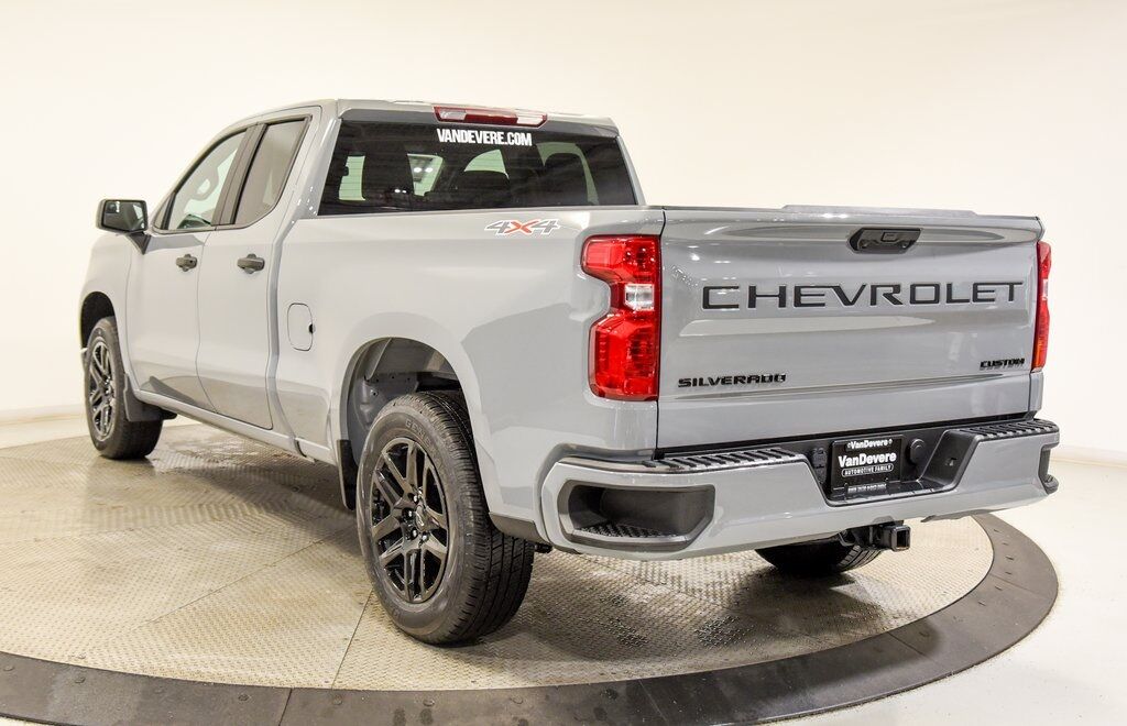 2025 Chevrolet Silverado 1500 Custom Akron