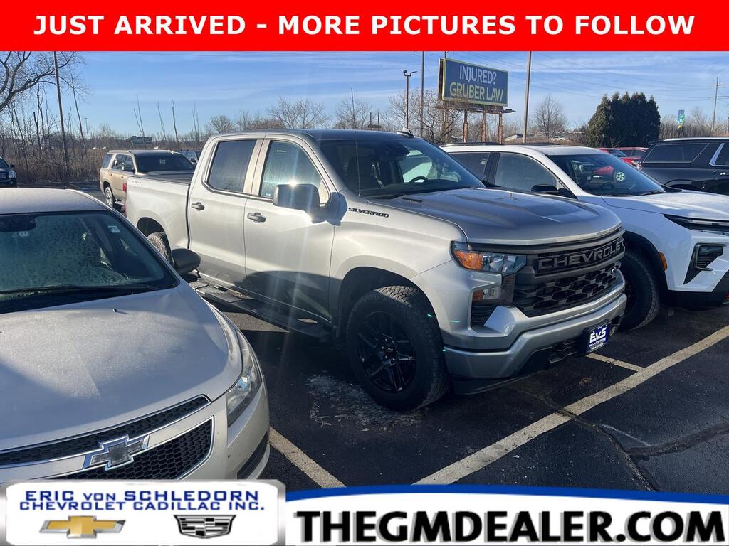 2025 Chevrolet Silverado 1500 Custom Crew Cab 4WD DarkEssentialsPkg w/20s AllTerrainTires AutoLockingRearDiff RemoteStart Milwaukee WI