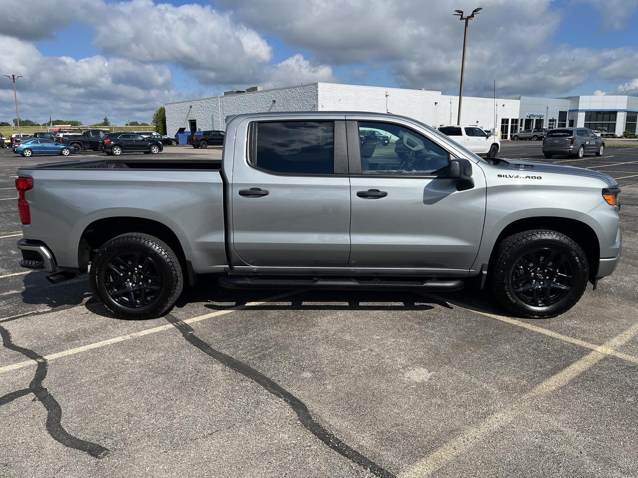 2025 Chevrolet Silverado 1500 Custom Crew Cab 4WD RallyEdition w/20s AllTerrainTires Spray-OnBedliner Saukville WI