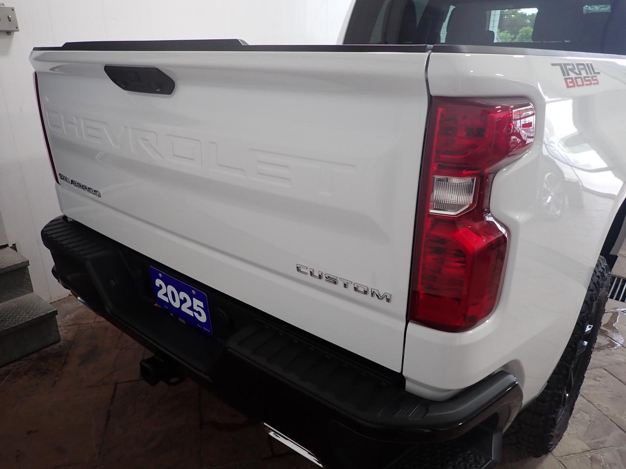 2025 Chevrolet Silverado 1500 Custom Trail Boss 4WD Listowel ON