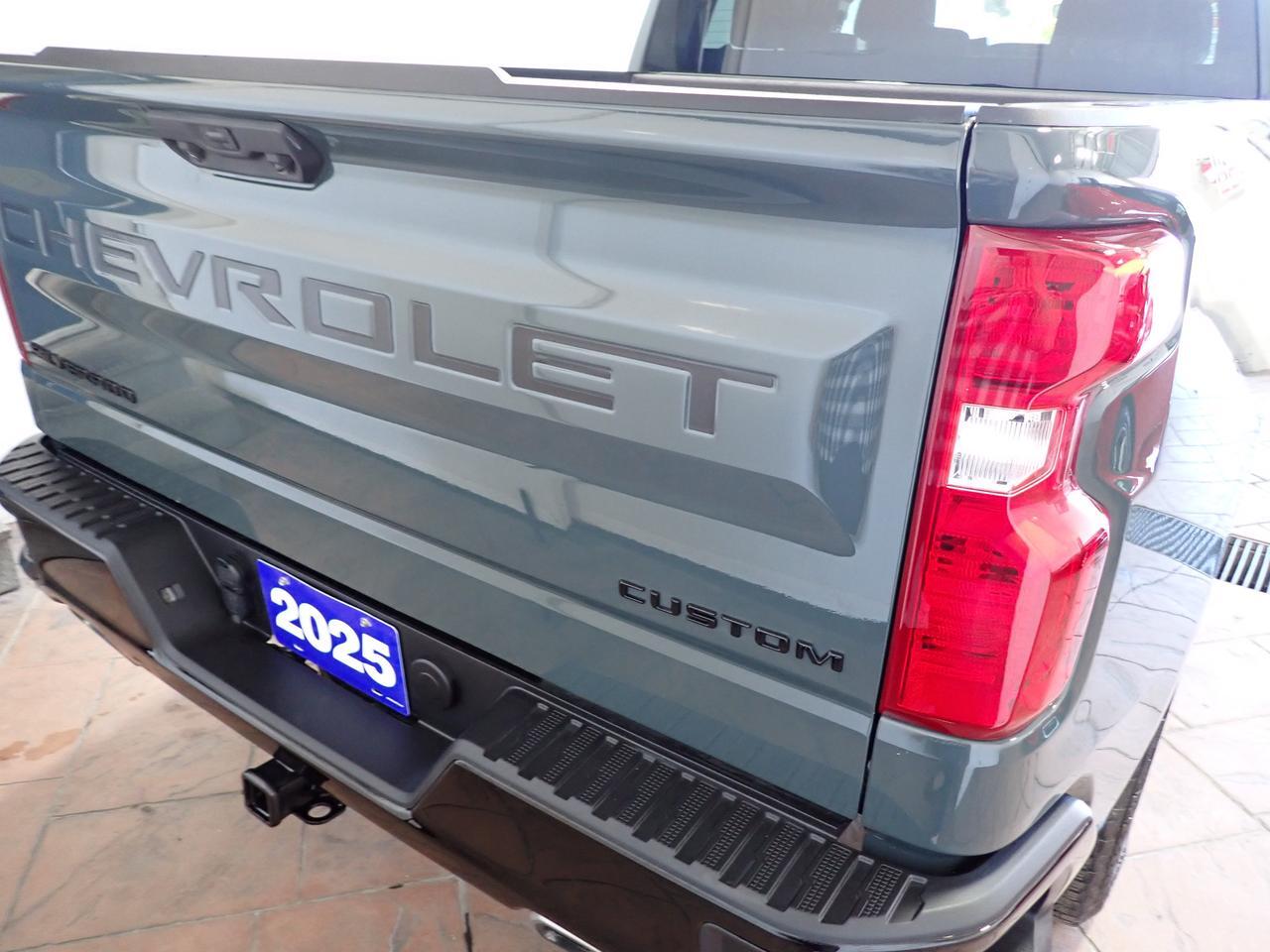 2025 Chevrolet Silverado 1500 Custom Trail Boss 5'8" BOX 4WD *DIESEL* Listowel ON