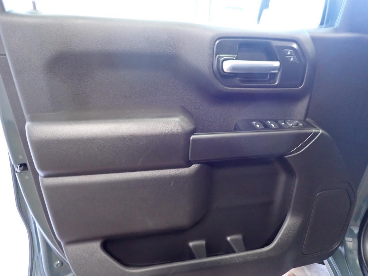 2025 Chevrolet Silverado 1500 Custom Trail Boss 5'8" BOX 4WD *DIESEL* Listowel ON