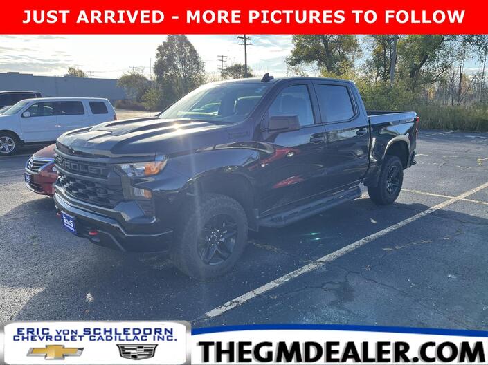 2025 Chevrolet Silverado 1500 Custom Trail Boss Crew Cab 4WD 5.3L w/Off-RoadAssistSteps Spray-OnBedliner TrailerBrakeController Milwaukee WI