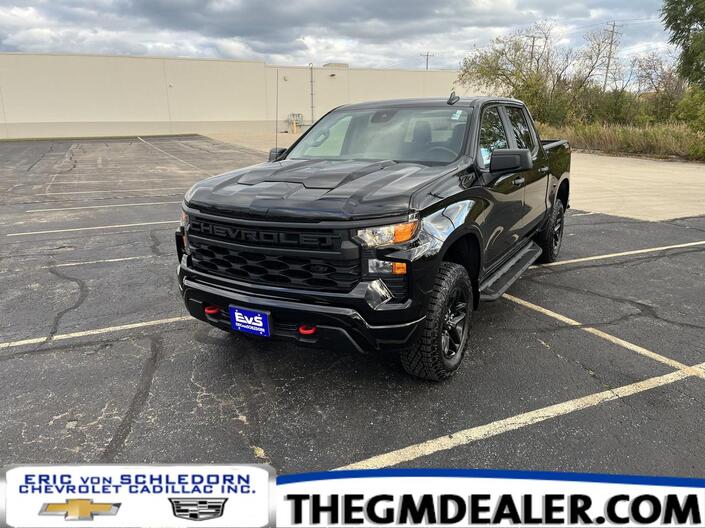 2025 Chevrolet Silverado 1500 Custom Trail Boss Crew Cab 4WD 5.3L w/Off-RoadAssistSteps Spray-OnBedliner TrailerBrakeController Milwaukee WI