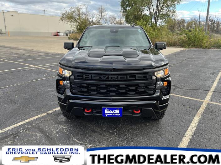 2025 Chevrolet Silverado 1500 Custom Trail Boss Crew Cab 4WD 5.3L w/Off-RoadAssistSteps Spray-OnBedliner TrailerBrakeController Milwaukee WI