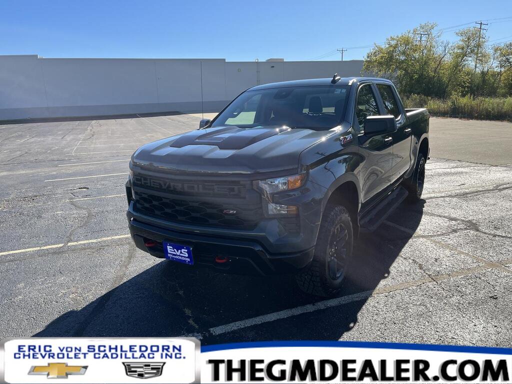 2025 Chevrolet Silverado 1500 Custom Trail Boss Crew Cab 4WD 5.3L w/Off-RoadSteps Spray-OnBedliner RearWheelhouseLiners Milwaukee WI