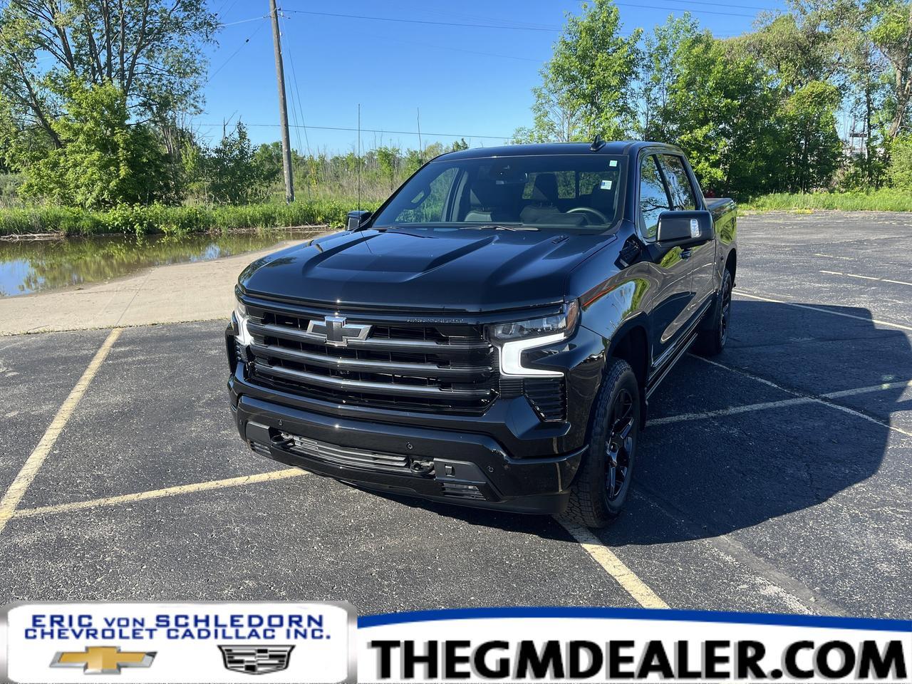 2025 Chevrolet Silverado 1500 High Country Crew Cab 4WD 3.0L DuramaxDiesel MidnightEdition w/Sunroof 20sBlackWheels AdptvCrz