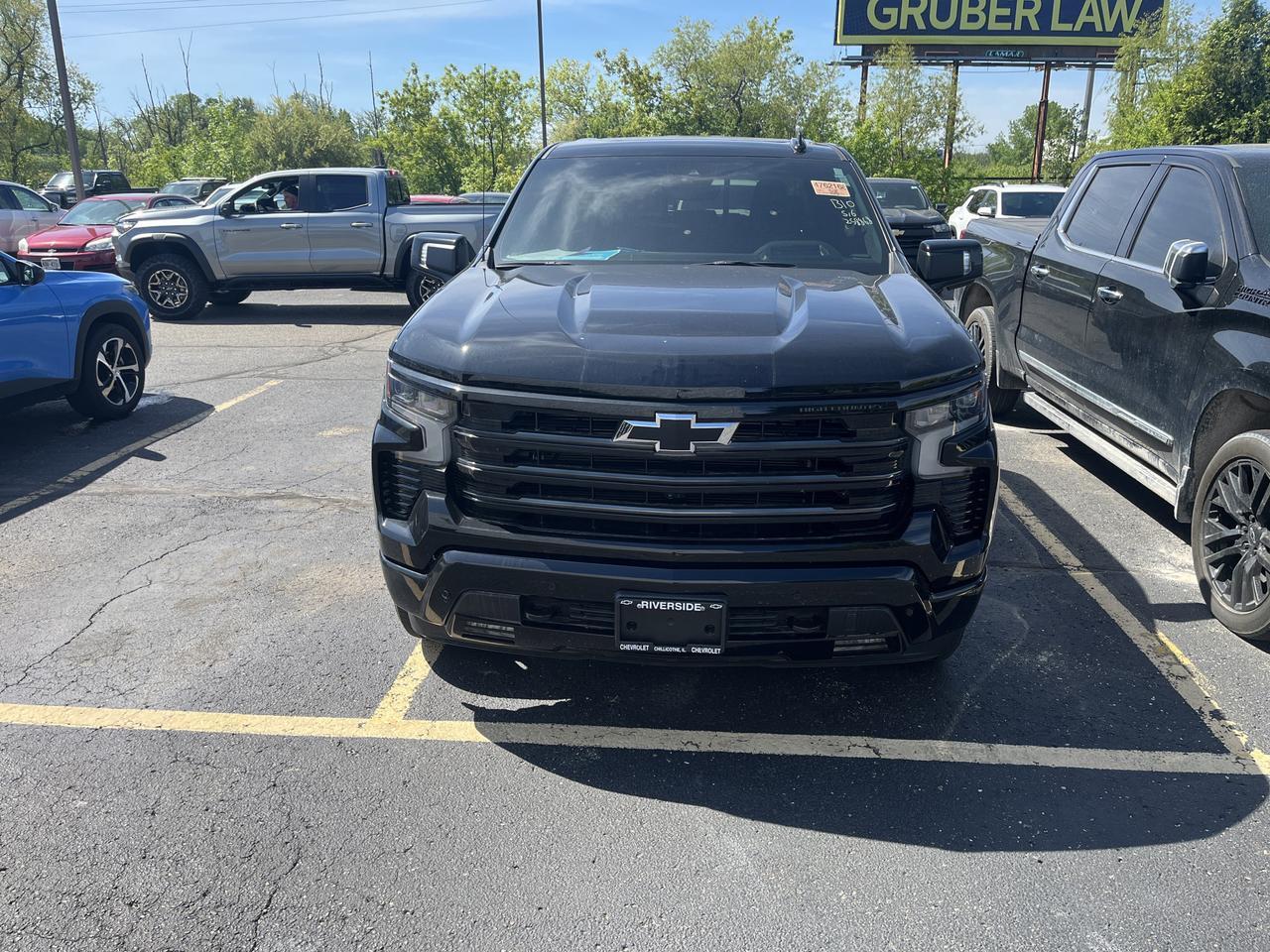2025 Chevrolet Silverado 1500 High Country Crew Cab 4WD 5.3L Premium TechPkgs MidnightEdt w/Sunroof 22sBlackWheels Multi-FlexTlgt