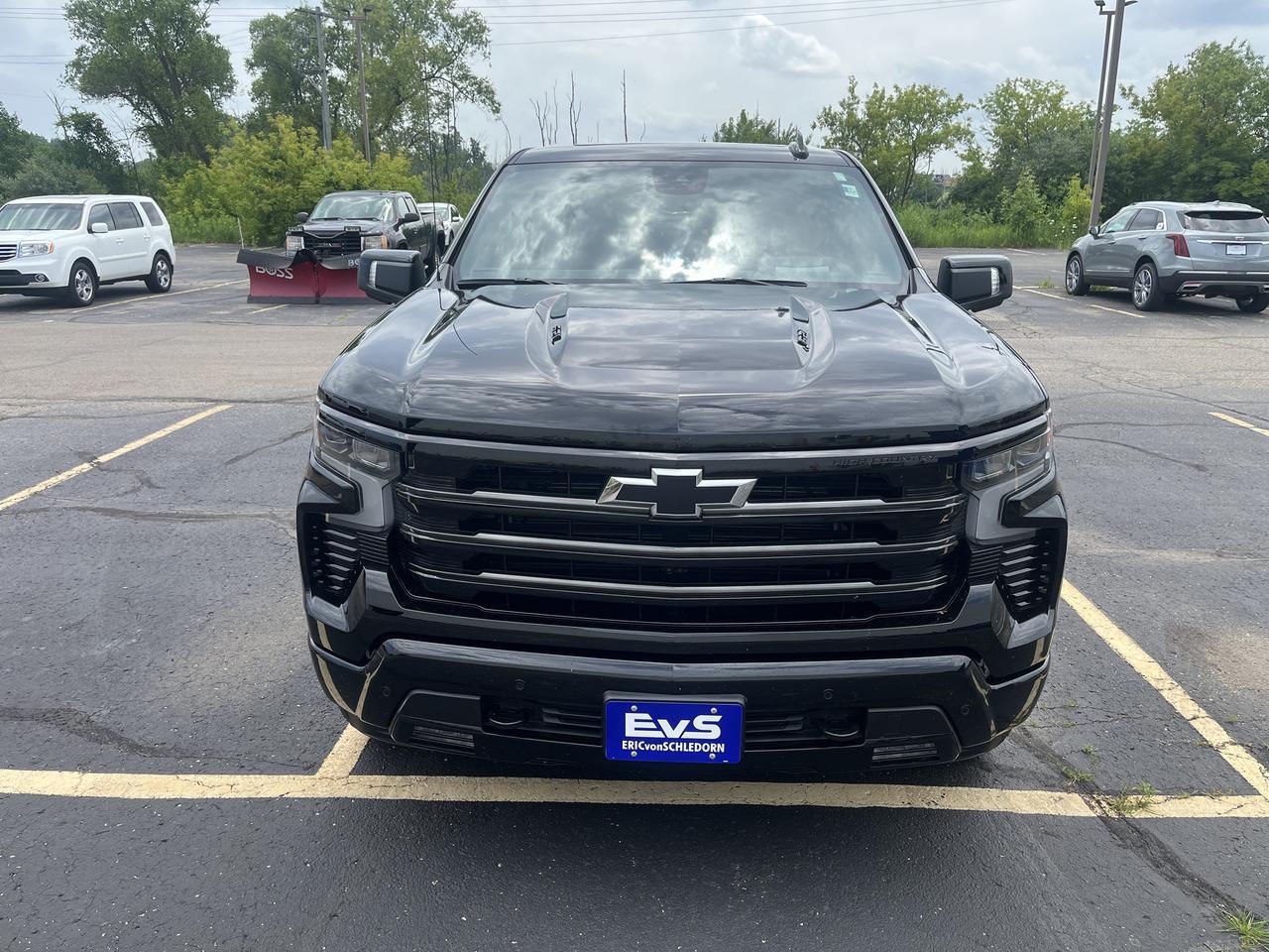 2025 Chevrolet Silverado 1500 High Country Z71 Crew Cab 4WD 6.2L MidnightEdt TechPkg w/Sunroof SuperCruise 20s MultiFlexTailgate