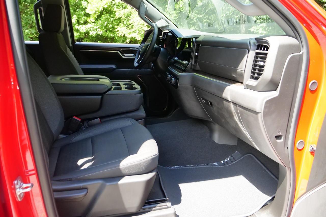 2025 Chevrolet Silverado 1500 LT 4X4 / Duramax 3.0L Diesel / Navigation! High Point NC