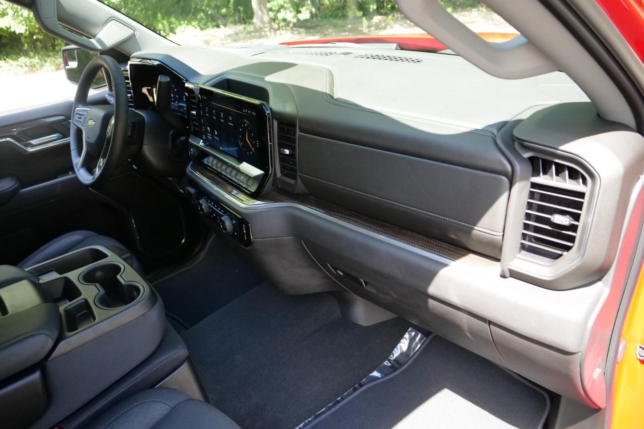 2025 Chevrolet Silverado 1500 LT 4X4 / Duramax 3.0L Diesel / Navigation! High Point NC