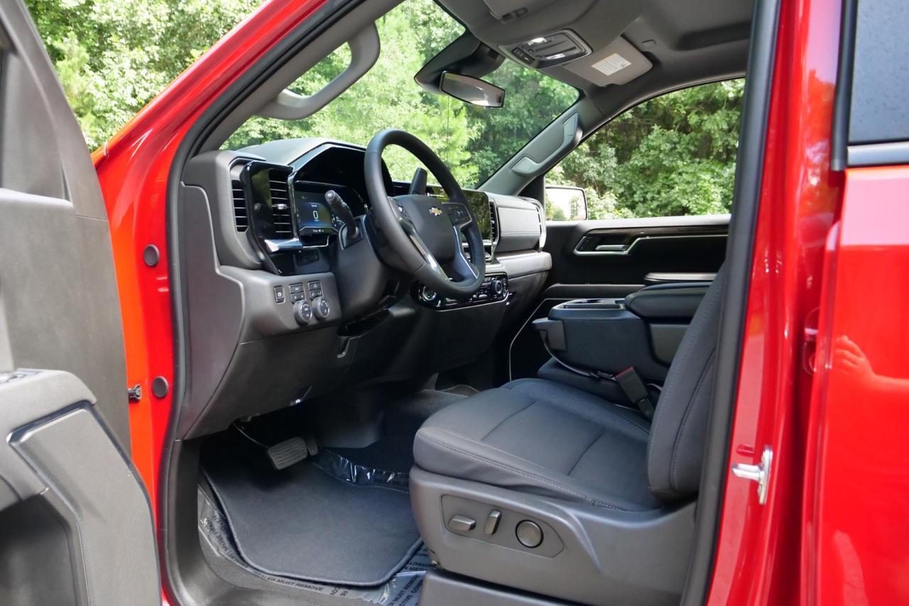 2025 Chevrolet Silverado 1500 LT 4X4 / Duramax 3.0L Diesel / Navigation! High Point NC