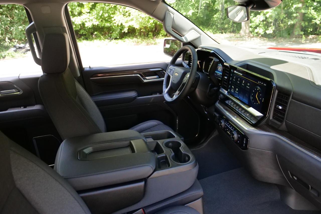 2025 Chevrolet Silverado 1500 LT 4X4 / Duramax 3.0L Diesel / Navigation! High Point NC
