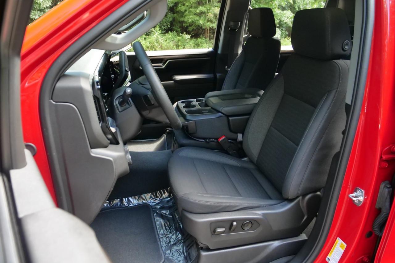 2025 Chevrolet Silverado 1500 LT 4X4 / Duramax 3.0L Diesel / Navigation! High Point NC