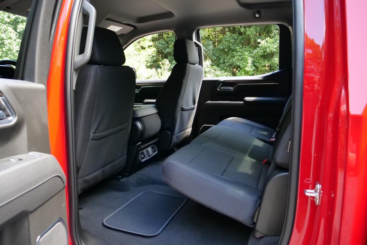 2025 Chevrolet Silverado 1500 LT 4X4 / Duramax 3.0L Diesel / Navigation! High Point NC