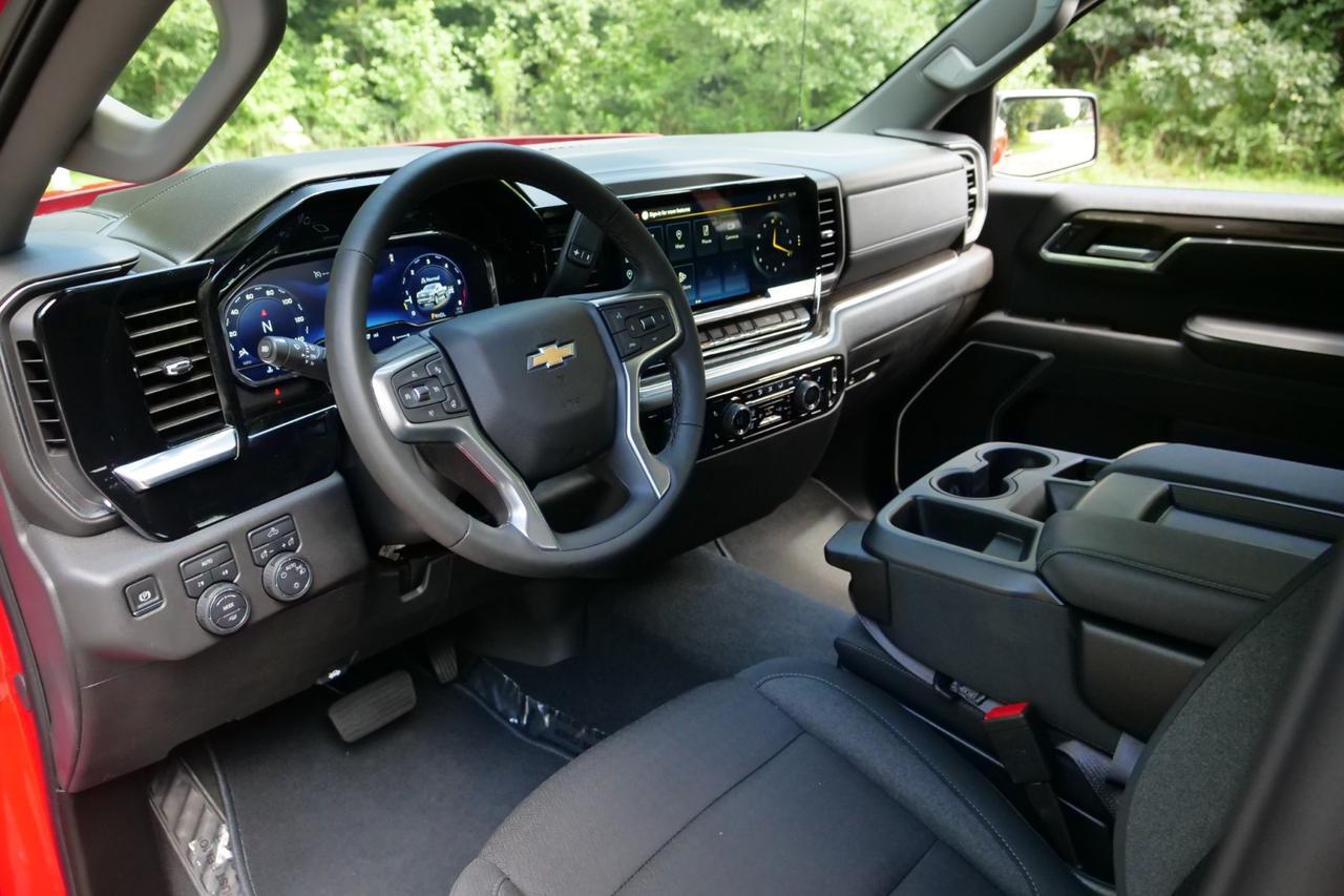 2025 Chevrolet Silverado 1500 LT 4X4 / Duramax 3.0L Diesel / Navigation! High Point NC