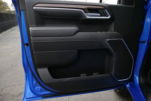 2025 Chevrolet Silverado 1500 RST 4X4 / Z71 Off Road / 5.3L V8 / New Tires! High Point NC