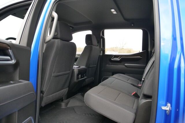 2025 Chevrolet Silverado 1500 RST 4X4 / Z71 Off Road / 5.3L V8 / New Tires! High Point NC