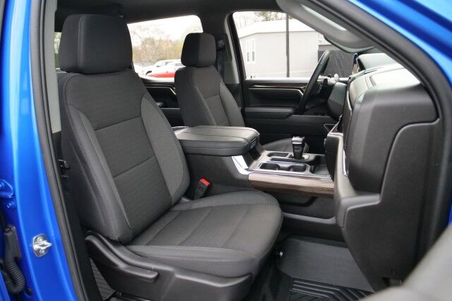 2025 Chevrolet Silverado 1500 RST 4X4 / Z71 Off Road / 5.3L V8 / New Tires! High Point NC